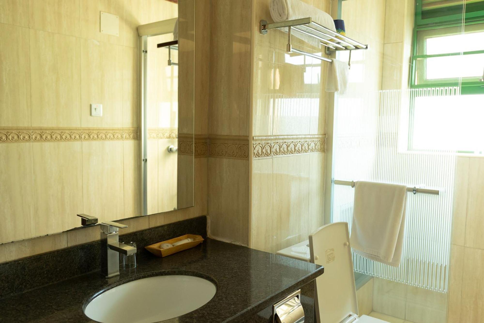 Highlands Suites Hotel Kigali Exterior foto